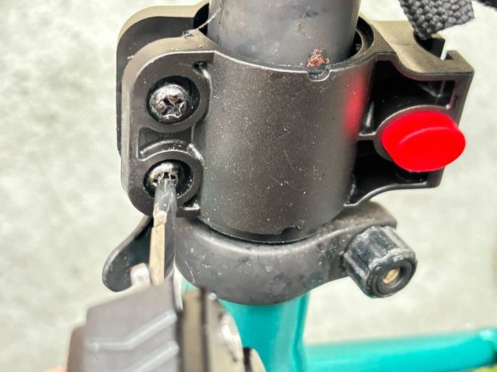 ダイソーのワイヤーロックはプラスドライバー2番で取り付ける