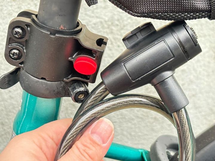 ダイソーのワイヤーロックは自転車のシートポストに取り付け可能