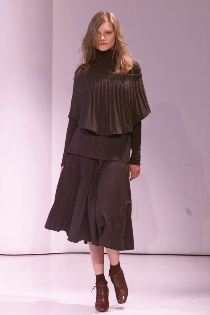 ブルース 2001-02年秋冬コレクションより。