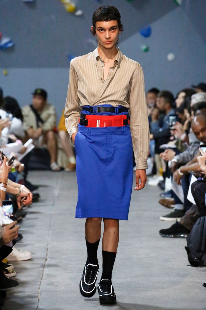 マーティン ローズ 2018年春夏メンズコレクションより。