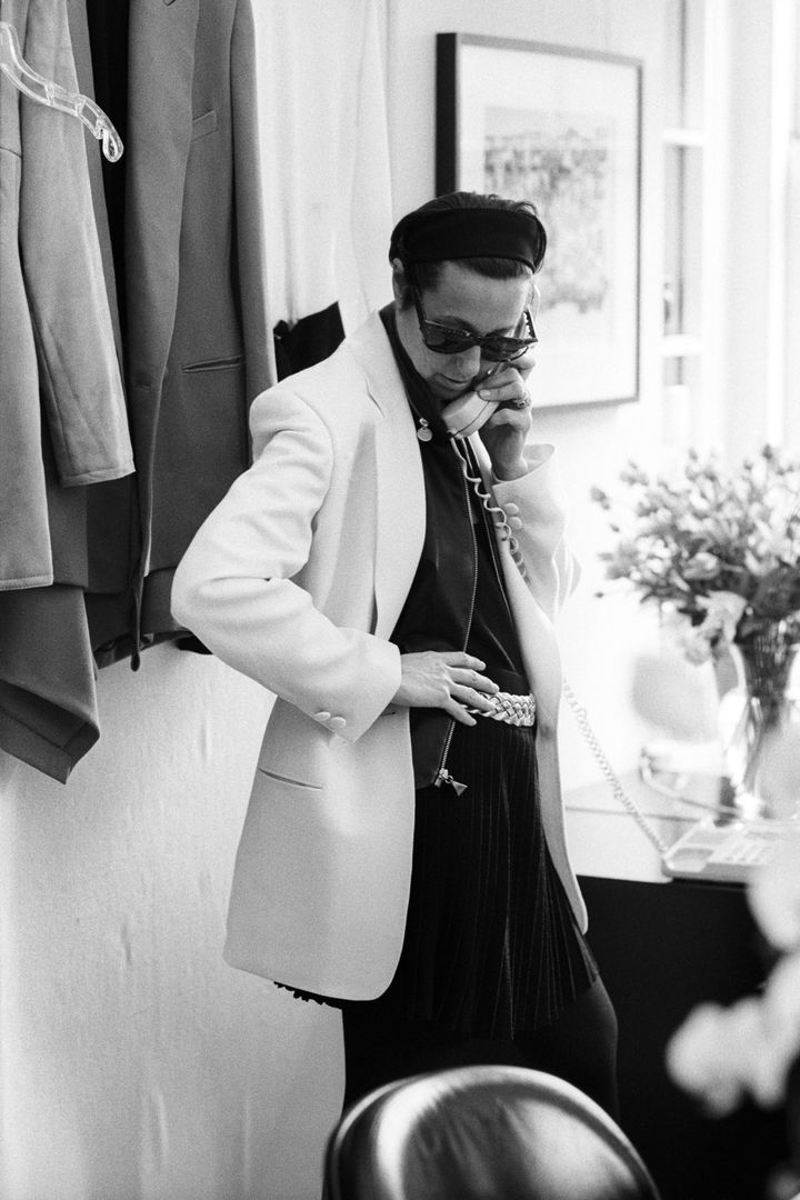 1981年、ショーの準備に追われるダナ・キャラン 。