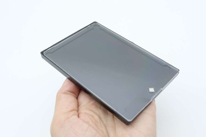 ダイソーのマグネットカードローダー（黒）UVカット