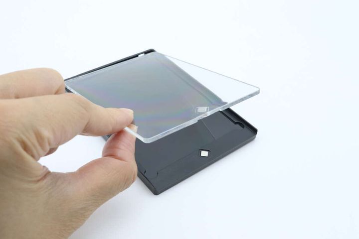 ダイソーのマグネットカードローダー（黒） マグネット開閉