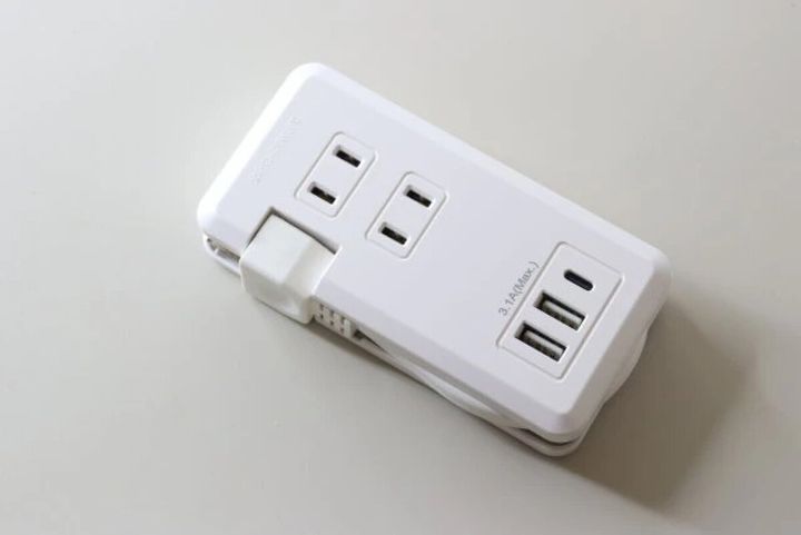 ダイソー 2コンセントタップ（Type-A 2ポート＋Type-C 1ポート、3.1A、20cm）