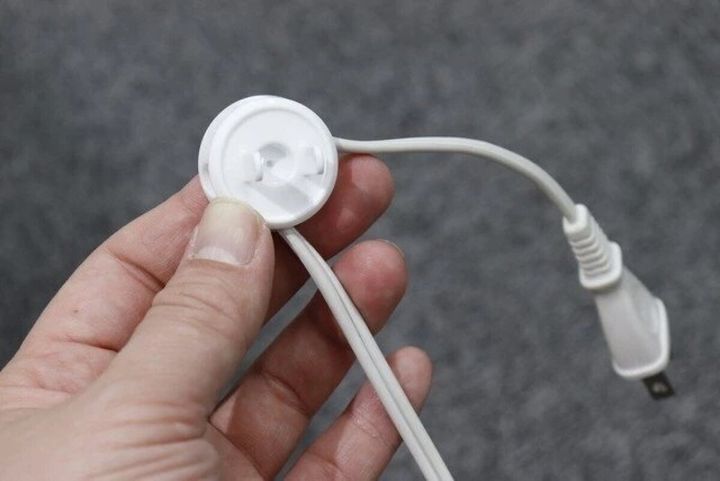 ダイソー コンセントプラグホルダー 2P 使用方法