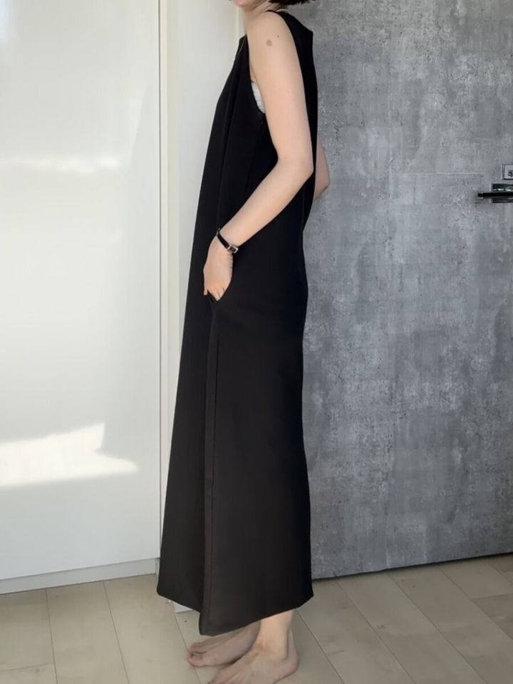 ユニクロクレープジャージーワンピースノースリーブ サイドシルエット