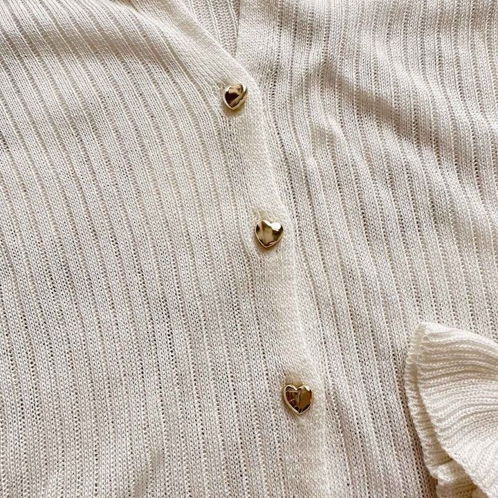 画像: ハートボタンがきゅんとするアクセントに