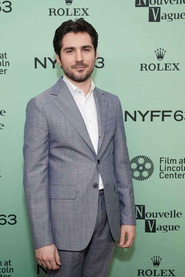 本作が演技は初挑戦となった、ゴダール役のギヨーム・マルベック [c]Everett CollectionAFLO