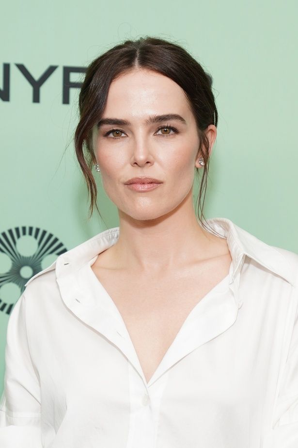 のちに世界的女優となっていくジーン・セバーグを演じたゾーイ・ドゥイッチ [c]Everett CollectionAFLO