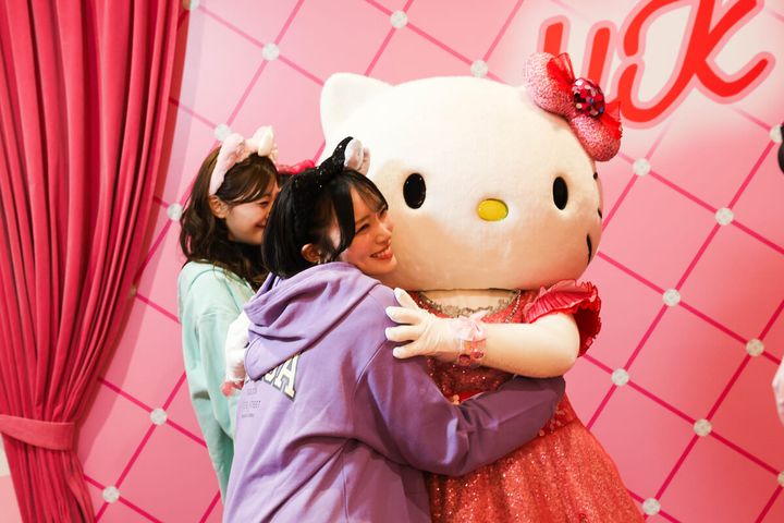 【初公開】ハローキティ×真鍋凪咲
