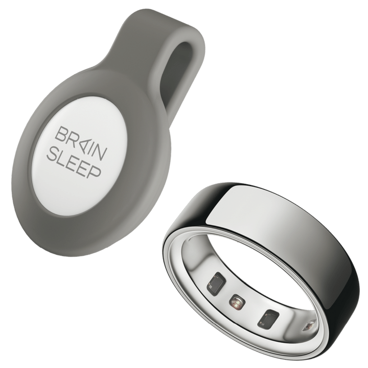 上：パンツに挟むだけで、体動を測り睡眠計測ができる。ブレインスリープ コイン8800円（ブレインスリープ） 下：フィンランド発の高品質スマートリング。睡眠、ストレス、排卵期なども測定。Oura Ring 4 Silver 5万2800円（OURA）