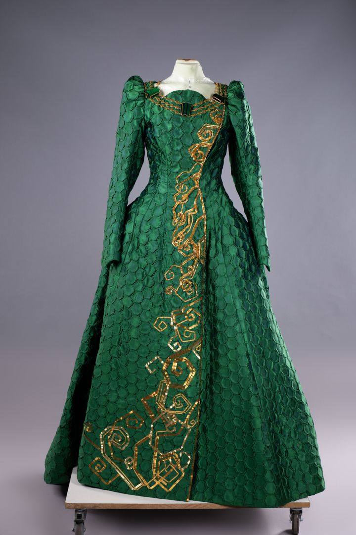 マダム・モリブルの衣装