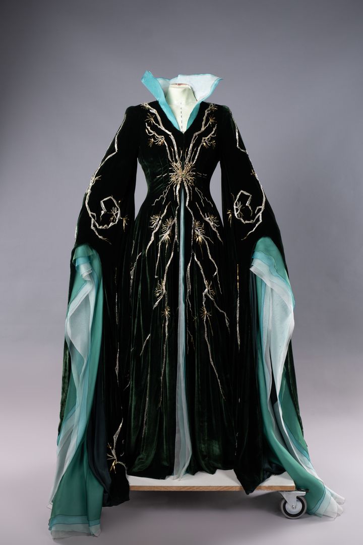 マダム・モリブルの衣装