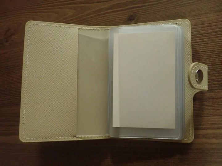 DAISO(ダイソー)：カードホルダー(ベージュ、20ポケット)