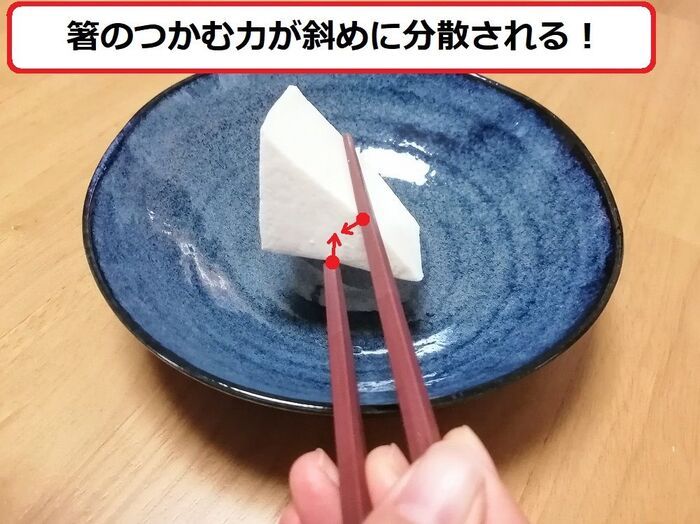 【豆腐の崩れにくい切り方】鍋料理でグチャグチャになりながちな絹ごし豆腐も箸でラクにつかめます♪