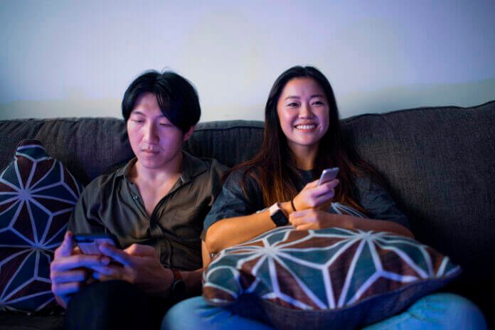 好きな人との会話が弾まない…沈黙を救う対処法