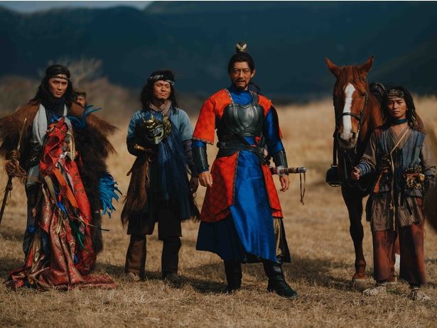 豪華キャスト陣が集結した本作 [c]北方謙三/集英社 [c]2026 WOWOW/NTTドコモ