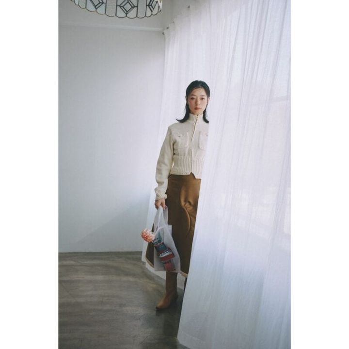 アンダーカバーのジップアップトップとスカート、バッグ、ウエスタンブーツ