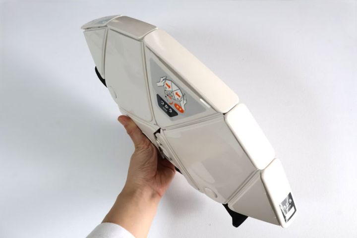 折りたためるヘルメット ￥4,990（税込）