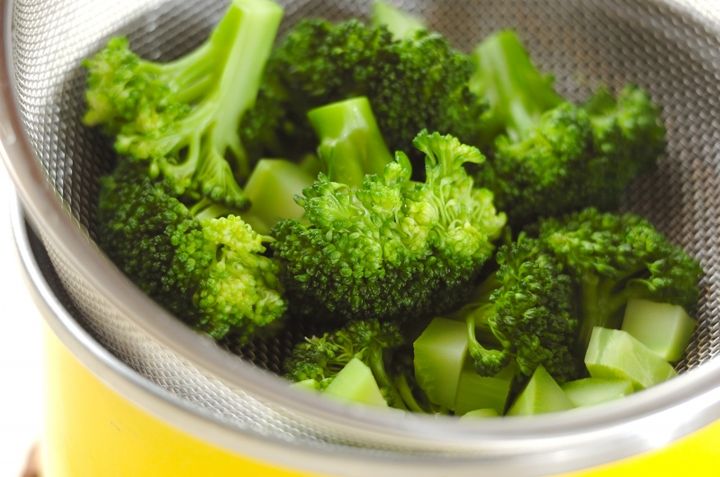 ブロッコリーのマヨサラダの下準備1