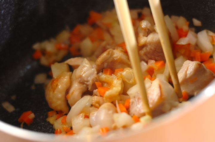 鶏肉のカレースープの作り方1