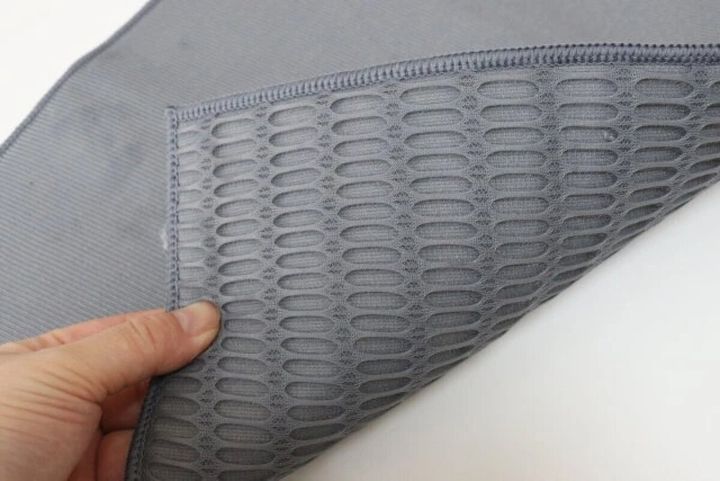 ダイソー 抗菌防臭吸水マット（45cm×35cm） メッシュ素材