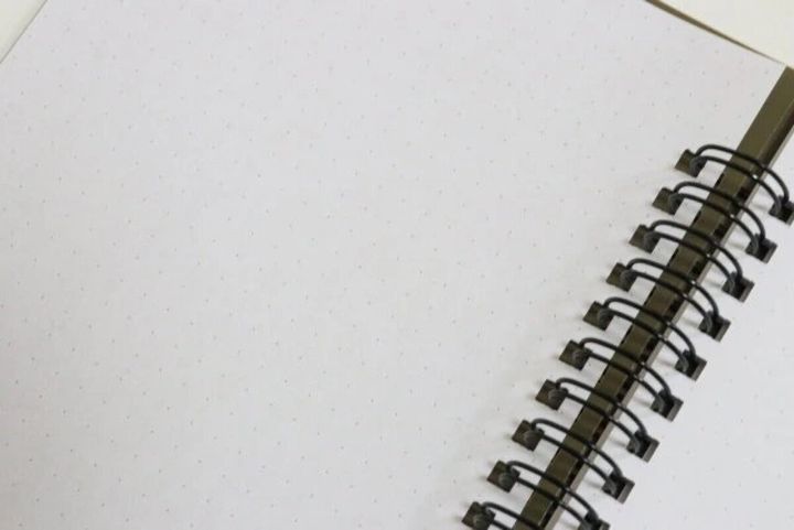 ダイソー ペンが挟めるリングノート（40枚、B6、モスグリーン、ブルー） ノート デザイン