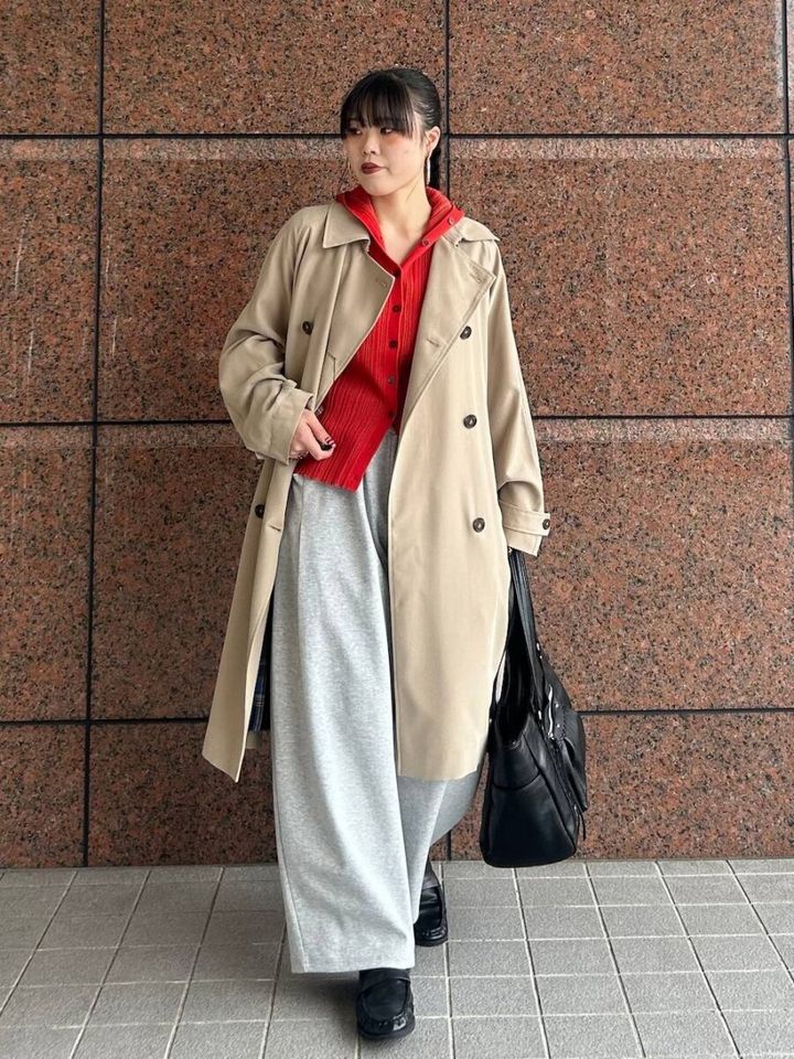 2026春大人女性おすすめグレースウェットパンツベージュトレンチコーデ