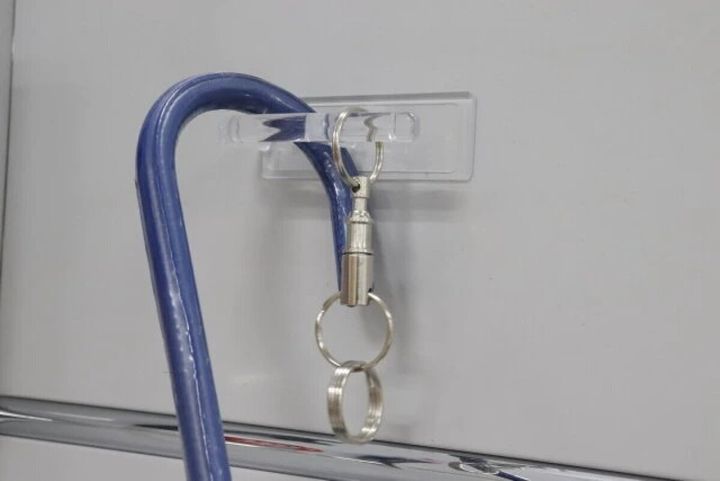 ダイソー HAGASEL HOOK STRAIGHT クリア粘着テープ 使用例 横向き