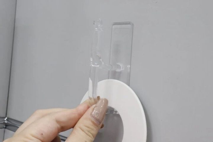 ダイソー HAGASEL HOOK STRAIGHT クリア粘着テープ 使用例 縦向き