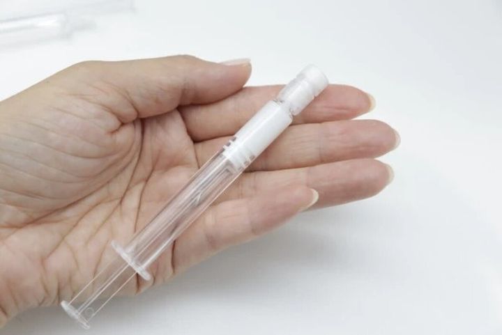 ダイソー シリンジタイプ化粧容器（大、2個） 持ち運び