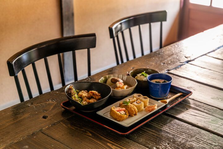話題の映画ロケ地も訪れたい城下町・豊岡市出石♪いなり寿司がおいしい古民家カフェ「寿賀蔵商店」へ