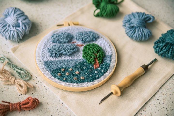 刺繍アイテムと刺繍作品 創作 ハンドメイドイメージ