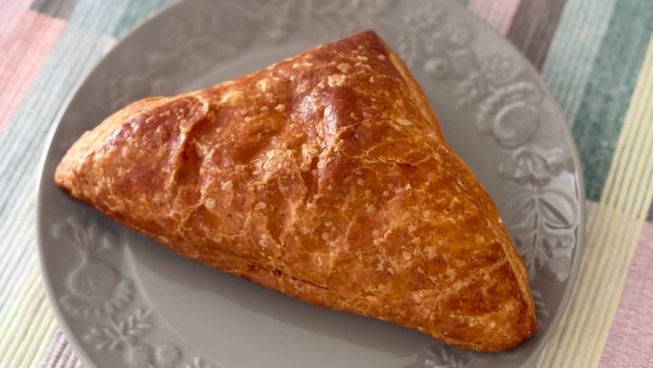 リベイクしたら「チーズドゥルドゥル」【ローソン】の三角パンの味は？