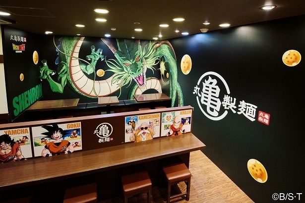 店内のどこを見ても「ドラゴンボールZ」の世界観に浸れる