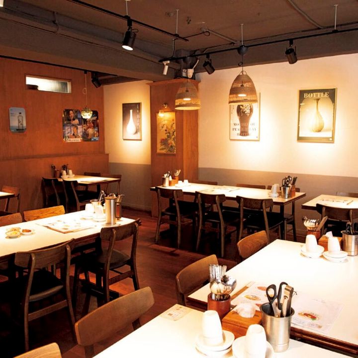 ローカルすぎず気取りすぎず、気負いなく過ごせる店の雰囲気もいい。