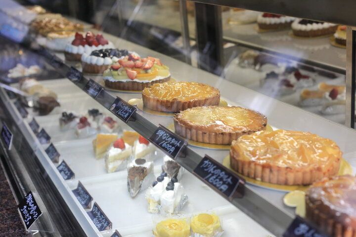 謎の巨大石像に願いを込めて。あの芸術家も愛した、諏訪市民に親しまれるパワースポット「万治の石仏」