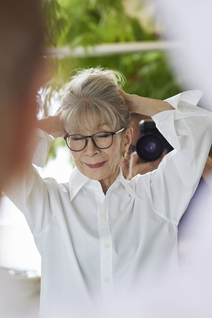 87歳にして豊かな毛量を維持する川邉サチコさん。「日に何度もブラッシングし、頭皮の血流をうながします」。