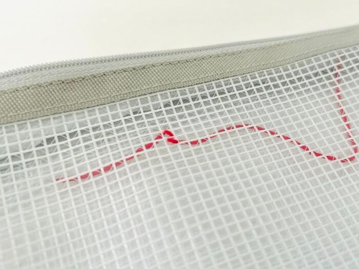 100均透明ポーチに刺繍っぽいことしてみたら…「想像以上にかわいくできた♡」「初心者でもイケる！」