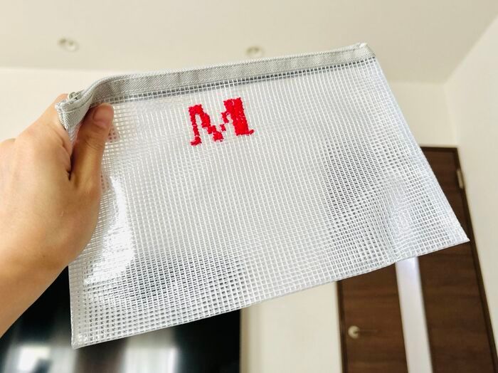 100均透明ポーチに刺繍っぽいことしてみたら…「想像以上にかわいくできた♡」「初心者でもイケる！」