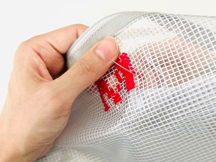 100均透明ポーチに刺繍っぽいことしてみたら…「想像以上にかわいくできた♡」「初心者でもイケる！」