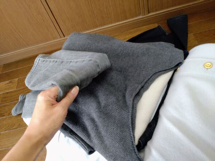 春の軽やかな旅に大助かり♡『洋服の持ち歩き方』かさばる衣類の厚みが1/2に！