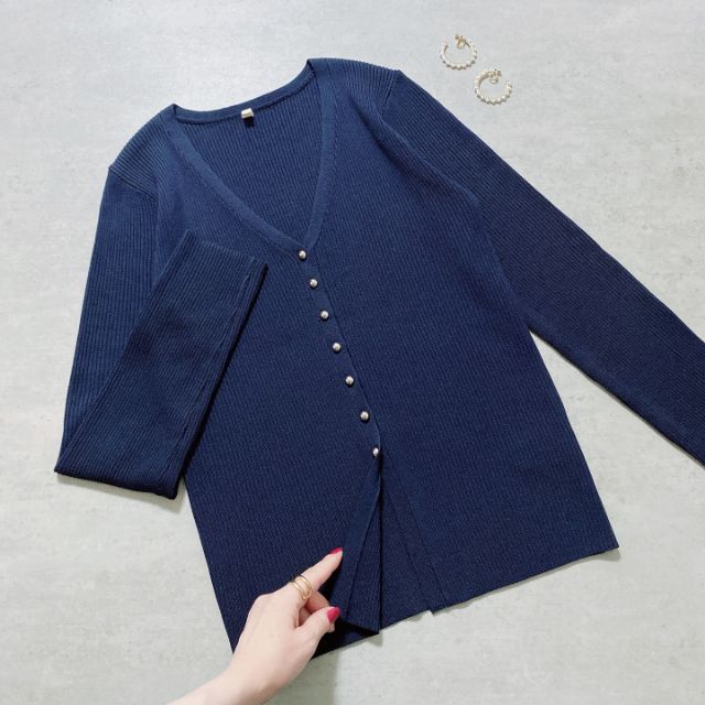 ブルーのムジリブVネックカーディガン