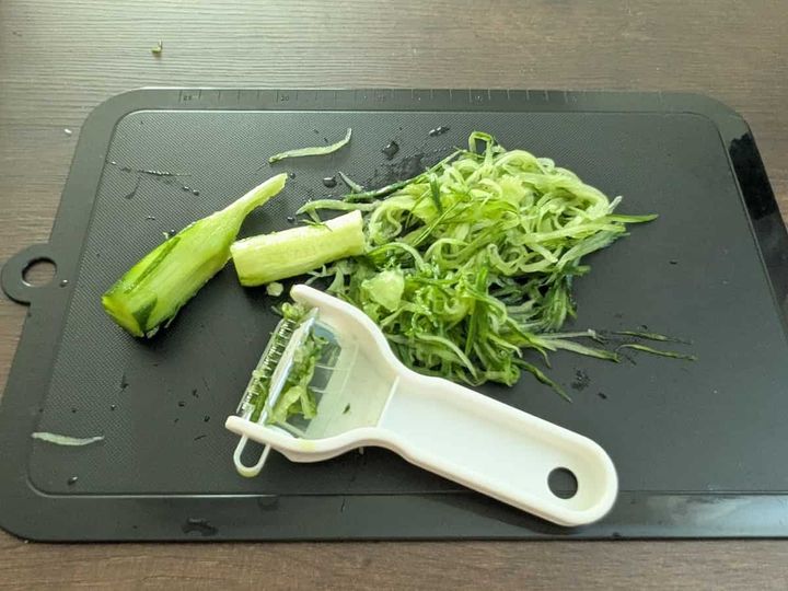 キャンドゥ 野菜が散らない千切りピーラー