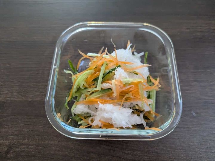 キャンドゥ 野菜が散らない千切りピーラー 千切りの完成度