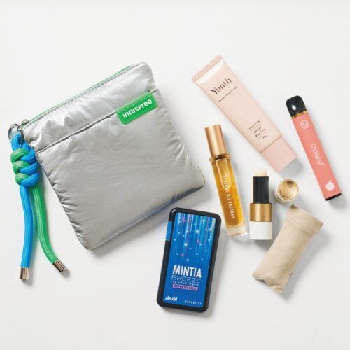 モデル・ふかわ。の美肌を支える「持ち歩きコスメ」6選！UVケアからモバイルシーシャまで、最新のポーチの中身を公開