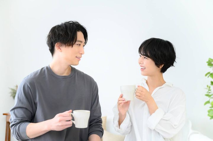 コーヒーを飲む人