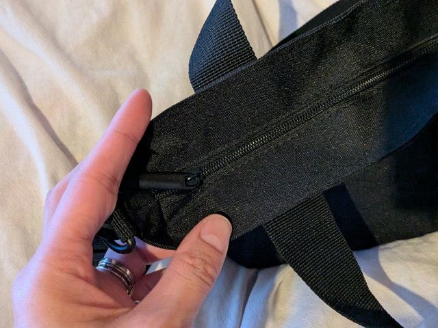 Colemanミニトート ファスナーポケット アップ