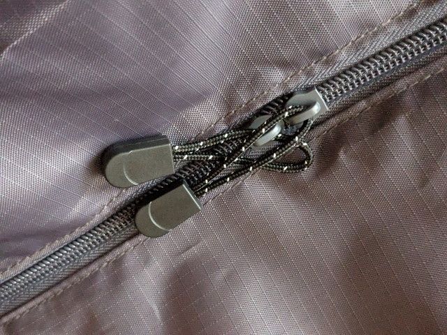 Colemanボストンバッグ ダブルジッパー アップ