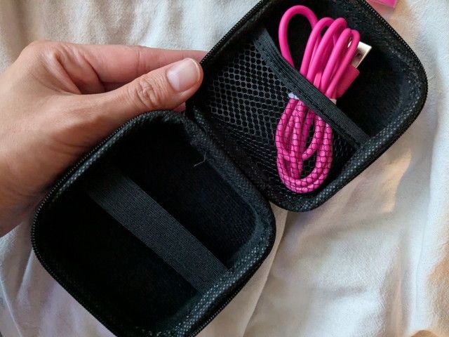 Colemanハードケース 内側 メッシュポケットとケーブル収納